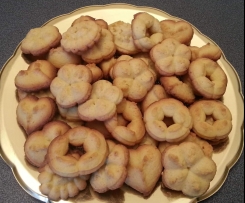 Biscottini alle mandorle con sparabiscotti