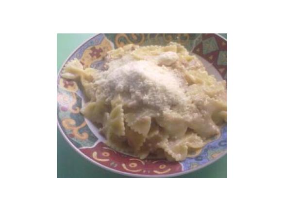 farfalle con sughetto di salsiccie e besciamella