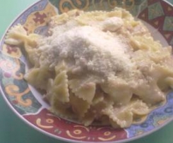 farfalle con sughetto di salsiccie e besciamella
