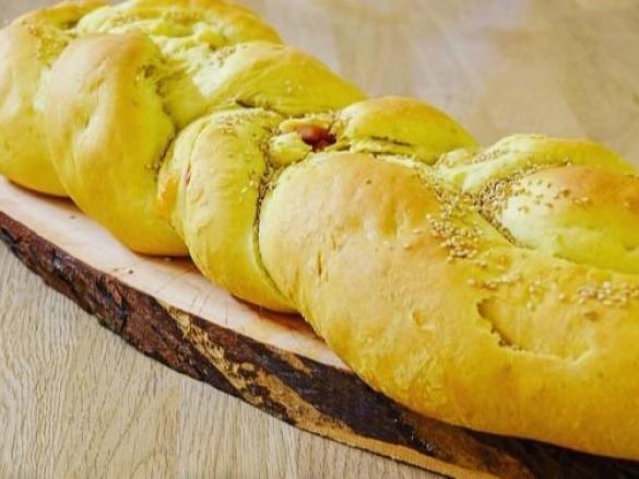 Treccia di pan brioche farcita