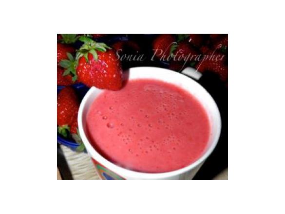 FRULLATO YOGURTOSO ALLE FRAGOLE