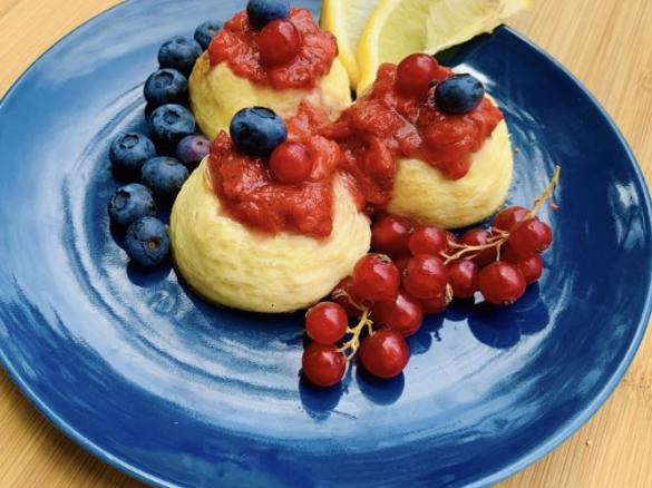 Tortino di ricotta al limone con coulis di frutti rossi