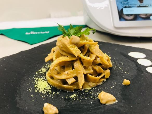 Tagliatelle risottate d'autunno con funghi e castagne