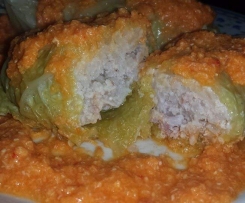 FOGLIE DI CAVOLO DI VERZA RIPIENE IN SALSA DI POMODORO