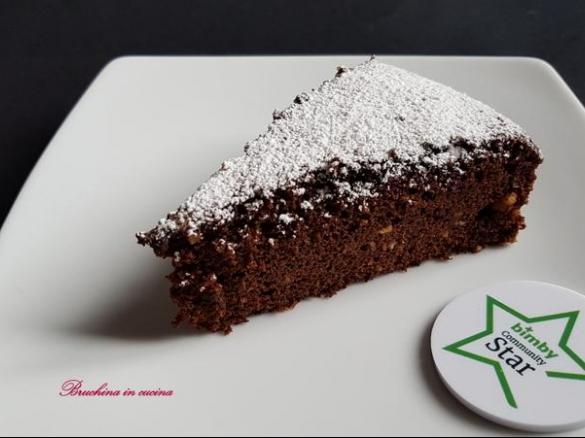 Torta con albumi e nocciole