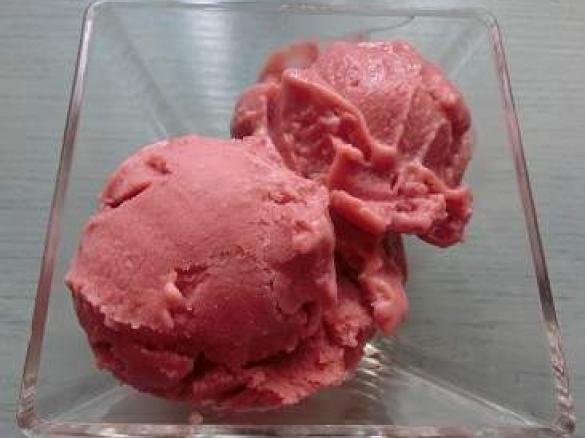 Fresco Mandorlo in Fiore (Sorbetto-Gelato alle Fragole, Pasta di Mandorle e Menta)