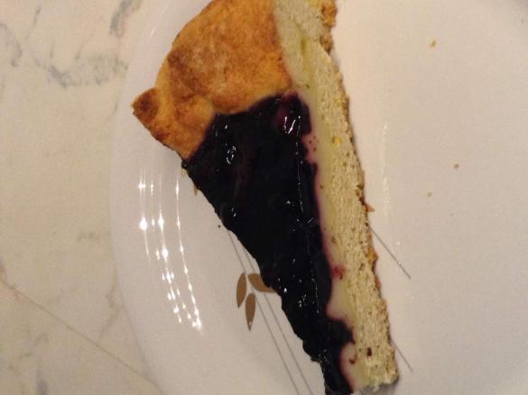 Crostata con crema e marmellata di mirtilli