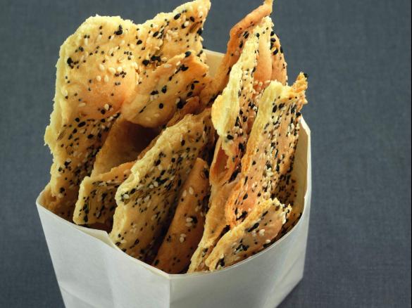 Schiacciate ai semi di sesamo e papavero