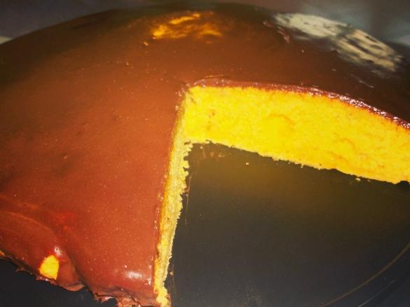 torta ACE delicata con glassa al cioccolato 