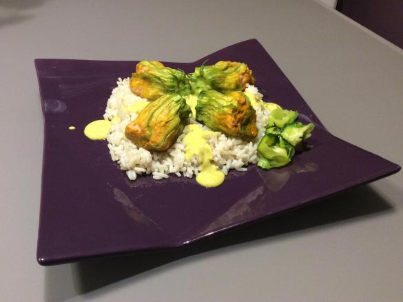 Fiori di zucca al salmone con salsa al curry - contest La magia del vapore