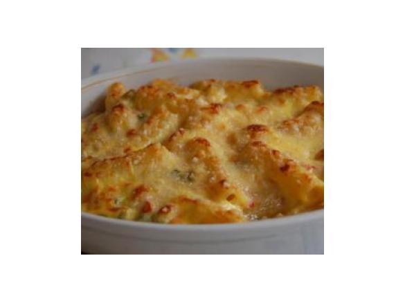 Pasticcio di pasta, verdure e besciamella ai formaggi