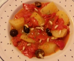 peperoni e patate con olive di Gaeta e pinoli