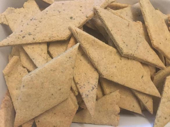 Frollini salati con farine di mandorle e fave