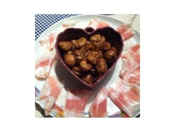 Castagne al burro con sfogliatine di guanciale