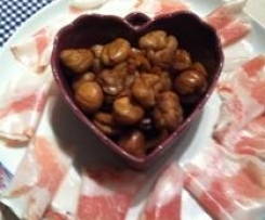Castagne al burro con sfogliatine di guanciale