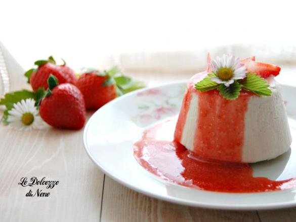 SEMIFREDDO ALLO YOGURT GRECO CON COULIS ALLA FRAGOLA - CONTEST DESSERT YOGURT -