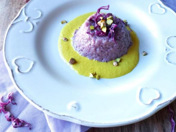 Piccoli timballi di riso con cavolo viola e salsa al pecorino e curcuma ( contest timballidi riso )