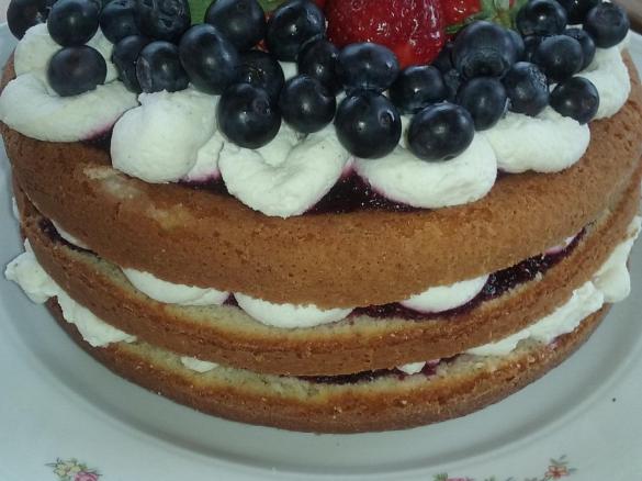 Torta con composta di frutti di bosco,mascarpone e panna 'Contest 40 anni di bimby
