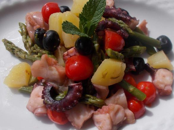 Insalata di Polpo Asparagi e Pomodorini