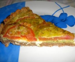 Torta salata con pesto, stracchino e pomodori