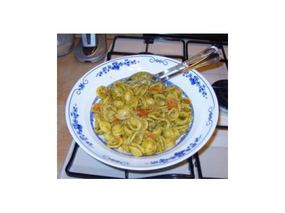 Orecchiette aglio, olio, pomodorino e pesto