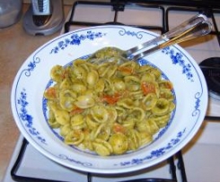 Orecchiette aglio, olio, pomodorino e pesto