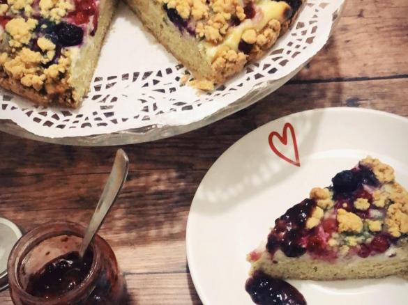 Sbrisolona con ricotta e frutti di bosco