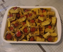 Focaccia agli asparagi con pomodorini e pesto di olive