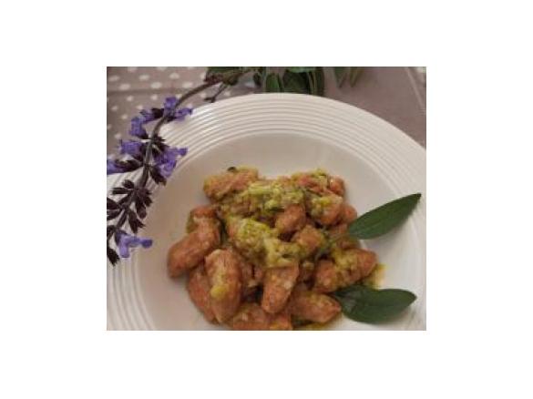 Gnocchi veloci di zucca con porro e salvia
