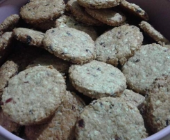 biscotti integrali con frutta secca e mirtilli