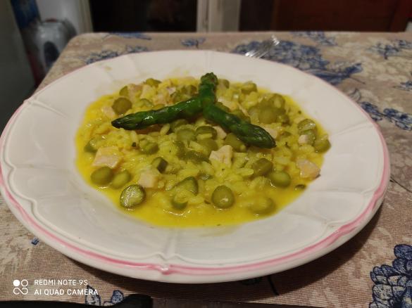 Risotto allo zafferano con asparagi e pesce spada