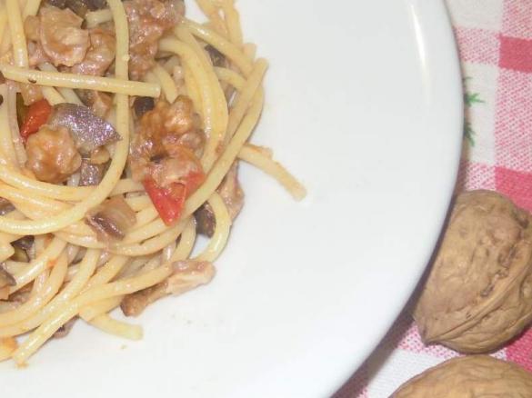 SPAGHETTI CON MELANZANE E NOCI