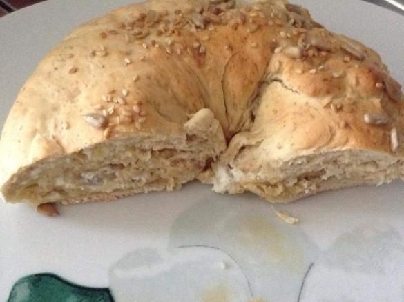 Ciambella di panbrioches integrale salata ricotta e carciofi veloce