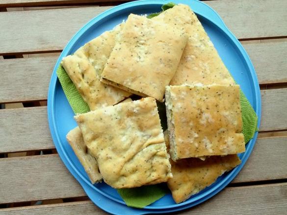 FOCACCIA COI SEMI DI CHIA, FARCITA.