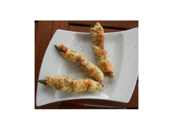 Asparagi in Sfoglia con Crudo e Grana 