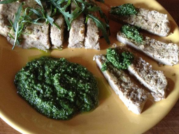 Polpettone di tonno con pesto di rucola