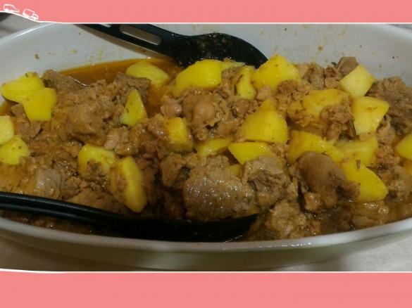 Spezzatino, salsiccia e patate