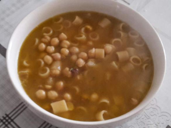 Pasta e ceci con speck e rosmarino