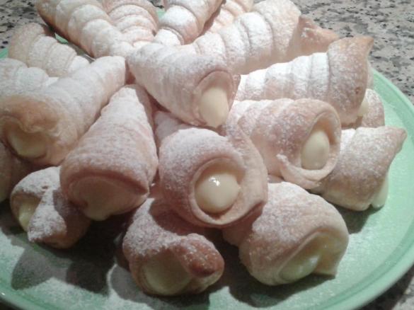 Cannoncini alla crema semplicissimi!!!