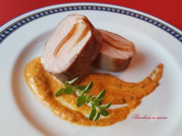 Filetto di maiale sottovuoto con pesto di peperoni rossi