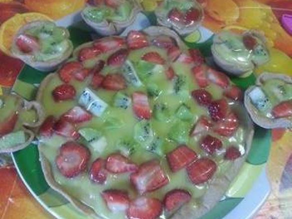 Torta di frutta con base di farro senza uova ne latte