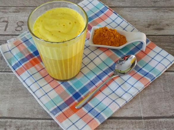 LATTE D'ORO o GOLDEN MILK con latte vegetale