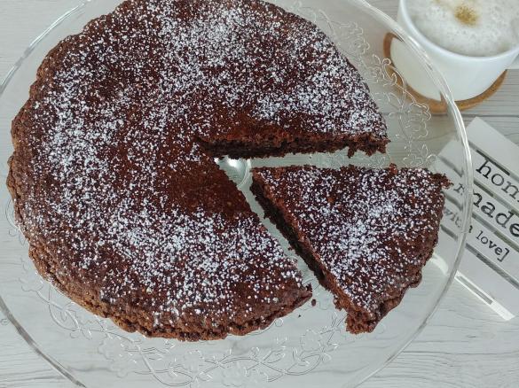 Torta senza zucchero con quinoa soffiata