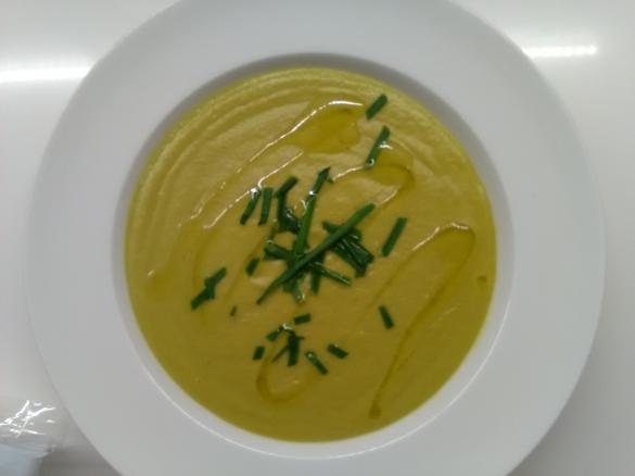 Vellutata di cavolfiore alla curcuma e borlotti