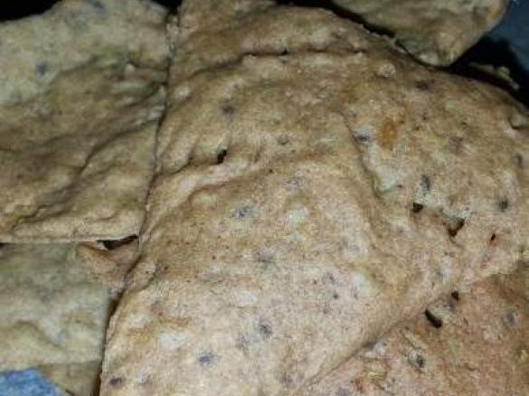 Crackers miglio grano saraceno rosmarino e semi di Chia  