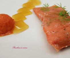 Salmone sottovuoto con sorbetto e gelatina ai peperoni