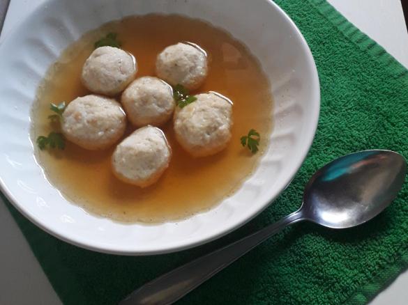 Polpette di tacchino e yogurt greco a modo mio in brodo di pollo (contest polpette non fritte)