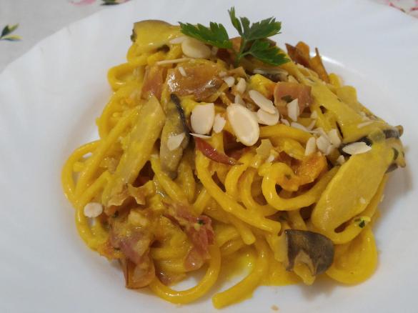 Bigoli con cardoncelli, zafferano e speck affumicato