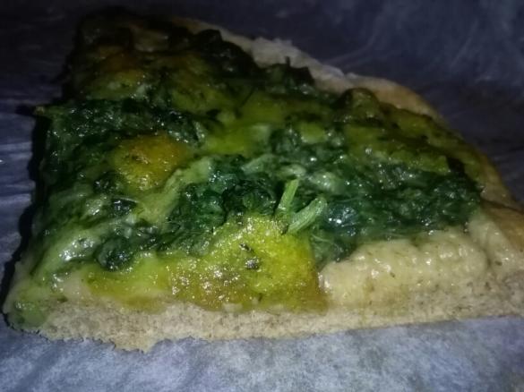 Pizza integrale alle foglie verdi