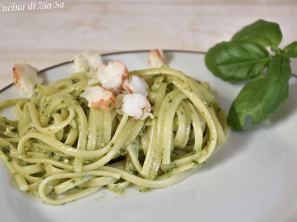 Linguine al pesto e gamberi